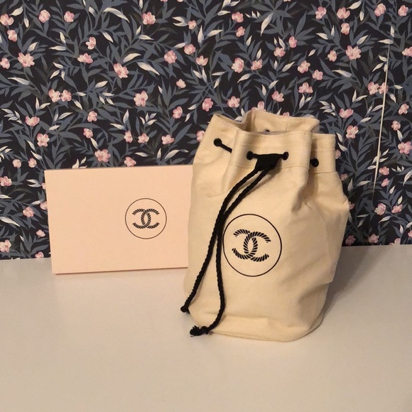 Chanel canvas drawstring makeup bucket bag - Picture 15 of 16